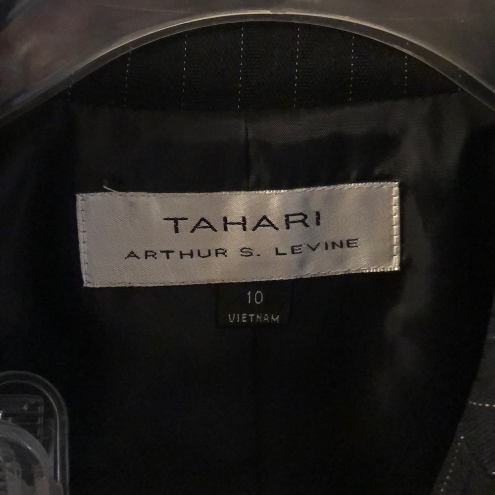 Women’s Suit - Picture 3 of 4